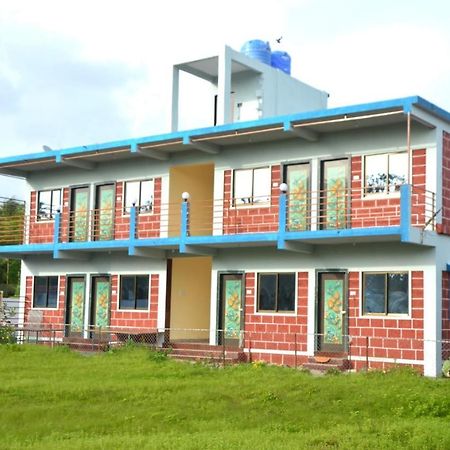 Shree Vighnaharta Cottage Алибаг Экстерьер фото